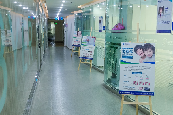 重庆市南岸区中西医结合医院玻尿酸去泪沟技术亮点怎么样?案例细节